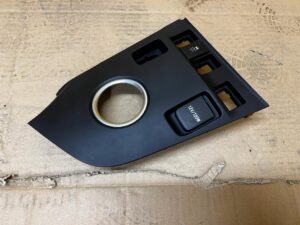 PANEL PRZEŁĄCZNIKI RAMKA OSŁONA BIEGÓW TUNELU TOYOTA AURIS II EU 1.8 HYBRID