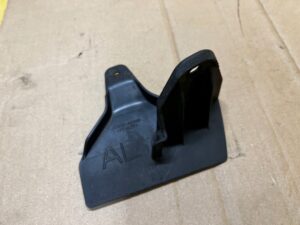 ZAKOŃCZENIE PROGU CHLAPACZ TYŁ LEWY TOYOTA AURIS II