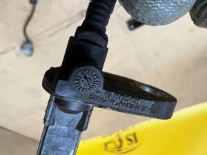 CZUJNIK ABS PRZÓD PRAWY TOYOTA AURIS II