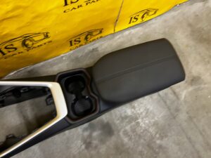 TUNEL ŚRODKOWY PODŁOKIETNIK SCHOWEK SKÓRA TOYOTA RAV4 V EU