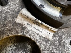 WAHACZ TYŁ TYLNY POPRZECZNY LEWY MERCEDES A W177 A35 AMG