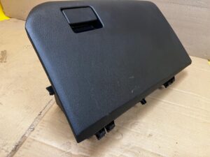 SCHOWEK PASAŻERA DESKI KONSOLI PRAWY TOYOTA AURIS II