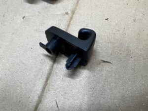 2 X UCHWYT HACZYK WIESZAK MOCOWANIE BAGAŻNIKA TOYOTA AURIS II