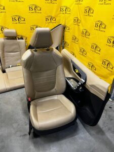 WNĘTRZE FOTELE KANAPA GRZANE BOCZKI SKÓRA AIRBAG ISOFIX TOYOTA RAV4 V EU