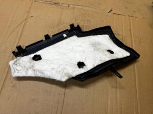 OSŁONA ZAŚLEPKA SCHOWKA PASAŻERA DESKI KONSOLI PRAWA TOYOTA AURIS II EU