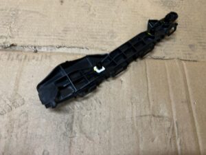 ŚLIZG MOCOWANIE WSPORNIK ZDERZAKA TYŁ LEWY TOYOTA AURIS II HB