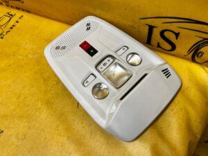 LAMPKA OŚWIETLENIE PODSUFITKI PRZÓD SOS PEUGEOT 2008 II