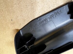 OSŁONA PROWADNICY SZYNY FOTELA PRZÓD PRAWY TOYOTA AURIS II