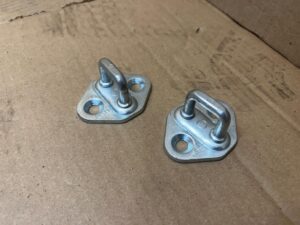 RYGIEL ZATRZASK ZAMKA DRZWI TOYOTA AURIS II