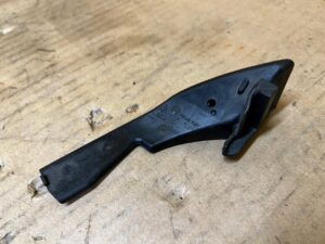 ŚLIZG MOCOWANIE WSPORNIK ZDERZAKA PRZÓD LEWY PORSCHE PANAMERA 970 I LIFT