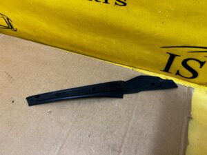 ZAKOŃCZENIE OSŁONA LISTWA PODSZYBIA PRAWA FORD ESCAPE MK4 KUGA MK3