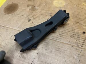 WAHACZ TYŁ TYLNY POPRZECZNY PRAWY LEWY MERCEDES A W177