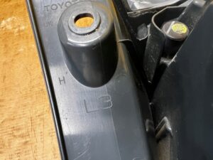 LAMPA TYŁ TYLNA LEWY LEWA W BŁOTNIK LED TOYOTA AURIS II LIFT HB