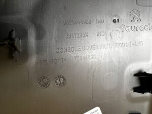 OSŁONA ZAŚLEPKA KONSOLI TUNELU LEWA PEUGEOT 2008 II EU