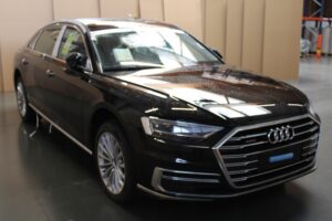 KOMPLET PRZÓD ZDERZAK LAMPY MASKA PAS PRZEDNI CHŁODNICE AUDI A8 D5 3.0 TFSI