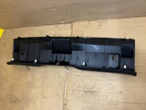 LISTWA OSŁONA PROGU BAGAŻNIKA PASA TYŁ TYLNEGO TOYOTA AURIS II HB