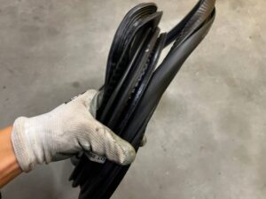 USZCZELKA DRZWI PRZÓD LEWA PRAWA PEUGEOT 2008 II