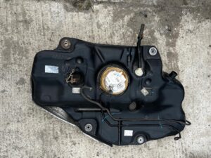 ZBIORNIK BAK POMPA PALIWA TOYOTA AURIS II 1.8 HYBRID