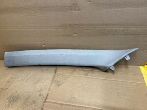 POSZYCIE OSŁONA OBUDOWA SŁUPKA PRZÓD A LEWY TOYOTA AURIS II