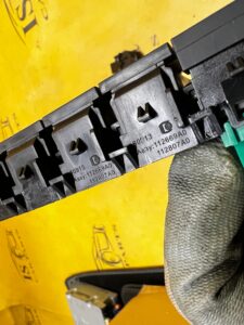 PRZYCISK PRZEŁĄCZNIK GUZIK ASYSTENTA PASA ZAŚLEPKA OSŁONA PEUGEOT 2008 II