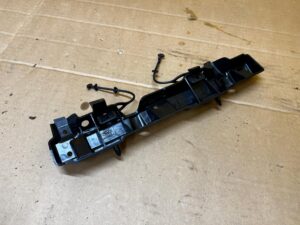 MOCOWANIE UCHWYT POSZYCIA OSŁONY SŁUPKA A PRZÓD PRAWY FORD ESCAPE MK4