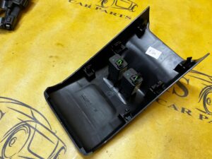 OSŁONA ZAŚLEPKA TUNELU ŚRODKOWEGO TYŁ PODWÓJNE GNIAZDO USB PEUGEOT 2008 II