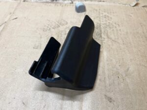 OSŁONA PROWADNICY SZYNY FOTELA PRZÓD PRAWY TOYOTA AURIS II