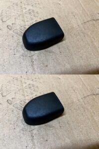 2 X OSŁONA ZAŚLEPKA MOCOWANIA PASA BEZPIECZEŃSTWA PRZÓD TOYOTA AURIS II