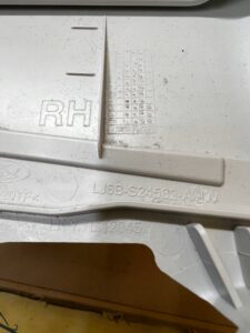 POSZYCIE OSŁONA SŁUPKA ŚRODKOWEGO B PRAWY FORD ESCAPE MK4