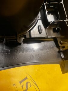 RAMKA OSŁONA DEKOR TUNEL ŚRODKOWY MANUAL PIANO BLACK PEUGEOT 2008 II EU