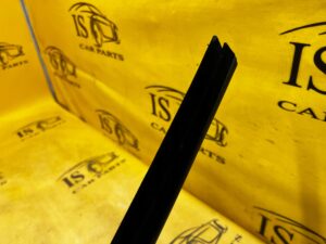 LISTWA ZGARNIAJĄCA USZCZELKA SZYBY DRZWI TYŁ LEWY FORD ESCAPE MK4