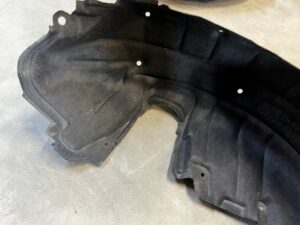 NADKOLE TYŁ PRAWY TOYOTA AURIS II HB