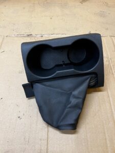 SCHOWEK UCHWYT NA KUBKI CUPHOLDER TUNELU ŚRODKOWEGO TOYOTA AURIS II EU