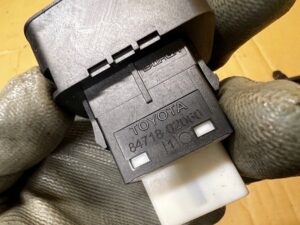 PRZYCISK WŁĄCZNIK PRZEŁĄCZNIK HAMULCA RĘCZNEGO TOYOTA AURIS II