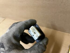 PRZYCISK WŁĄCZNIK PRZEŁĄCZNIK HAMULCA RĘCZNEGO TOYOTA AURIS II