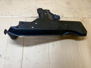 PŁYTA OSŁONA PODWOZIA PRAWA TOYOTA AURIS II