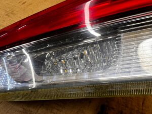 LAMPA TYŁ TYLNA PRAWY PRAWA W KLAPĘ LED TOYOTA AURIS II LIFT HB