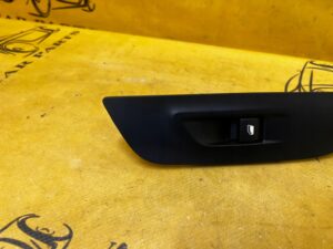 PANEL PRZYCISK PRZEŁĄCZNIK SZYBY DRZWI PRZÓD PRAWY PEUGEOT 2008 II