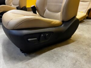 WNĘTRZE FOTELE KANAPA GRZANE BOCZKI SKÓRA AIRBAG ISOFIX TOYOTA RAV4 V EU