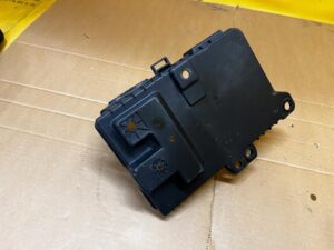 MOCOWANIE UCHWYT PODSTAWA OBUDOWA AKUMULATORA FORD ESCAPE MK4 KUGA MK3