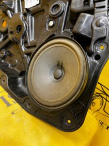 ELEKTRYCZNY PODNOŚNIK SZYBY DRZWI PRZÓD LEWY MERCEDES A W177