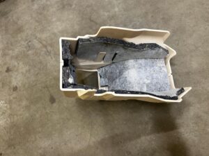 OSŁONA OBUDOWA WYGŁUSZENIE LEWARKA ZMIANY BIEGÓW MANUAL PEUGEOT 2008 II