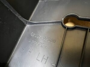 PLASTIK OSŁONA LISTWA KANAPY SŁUPKA C TYŁ LEWY TOYOTA AURIS II