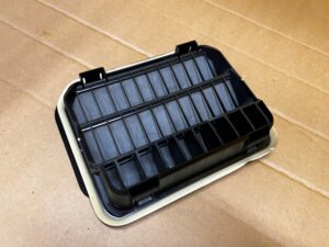 2 X KRATKA WENTYLACYJNA DEKOMPRESYJNA TYŁ FORD ESCAPE MK4 KUGA MK3