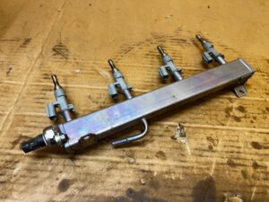 LISTWA WTRYSKOWA TOYOTA RAV4 V 2.5 HYBRID