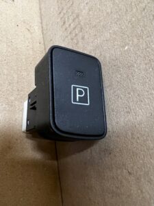 PRZYCISK WŁĄCZNIK PRZEŁĄCZNIK HAMULCA RĘCZNEGO TOYOTA AURIS II