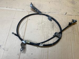 LINKA CIĘGNO HAMULCA RĘCZNEGO TYŁ PRAWA TOYOTA AURIS II