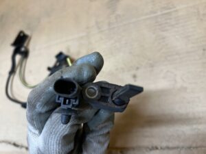 CZUJNIK ABS PRZÓD PRAWY TOYOTA AURIS II