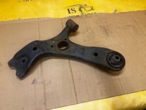 WAHACZ PRZÓD PRZEDNI LEWY TOYOTA AURIS II