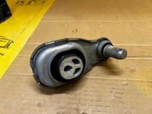 ŁAPA PODUSZKA WSPORNIK MOCOWANIE SILNIKA MERCEDES A W177 A35 2.0 B